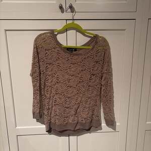 Forever 21 Cream Sheer Floral Paisley Lace Long Sleeve Top